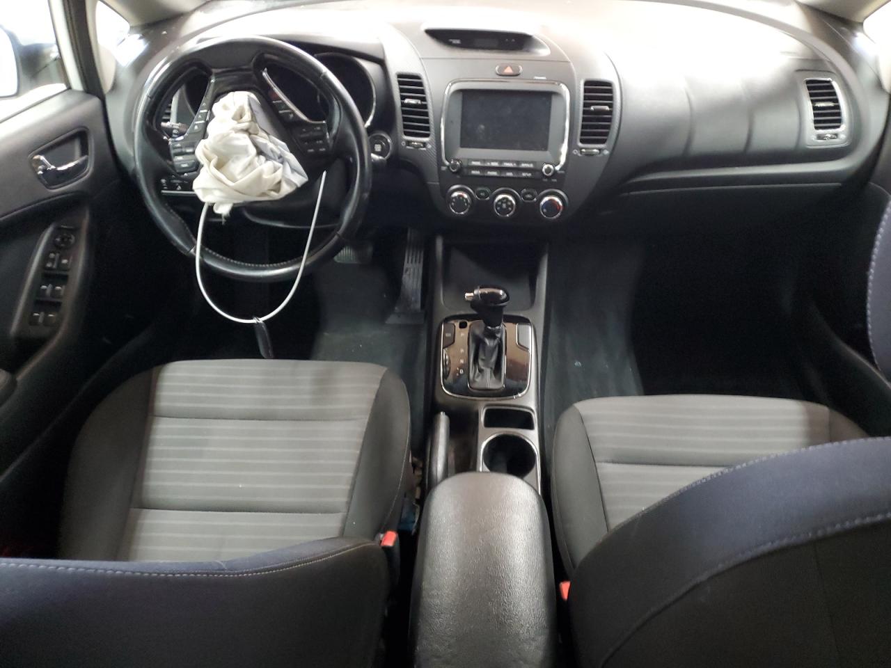 2017 Kia Forte - Image 8