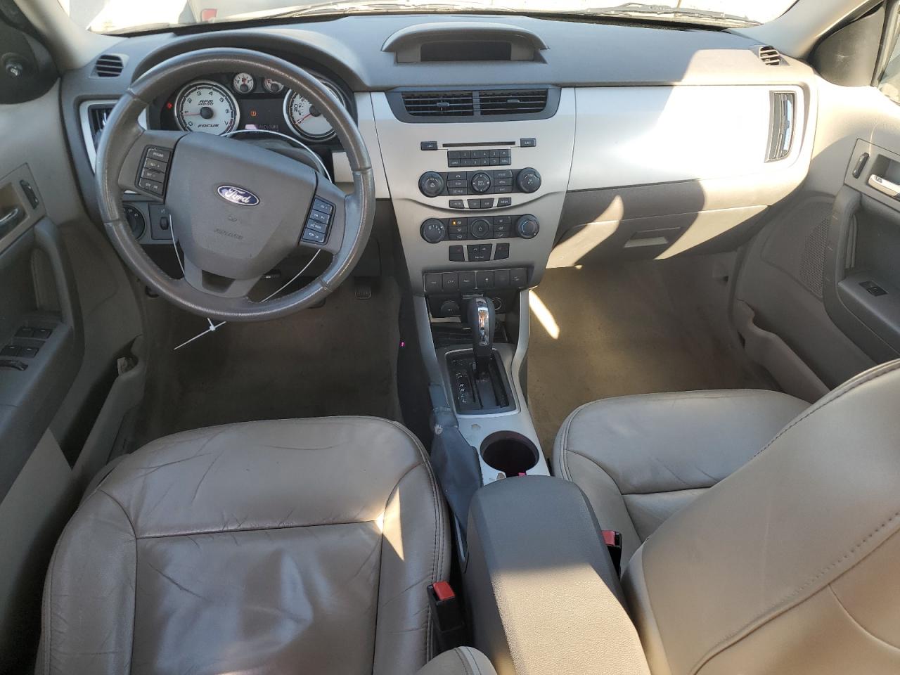 2010 Ford Focus - Image 8