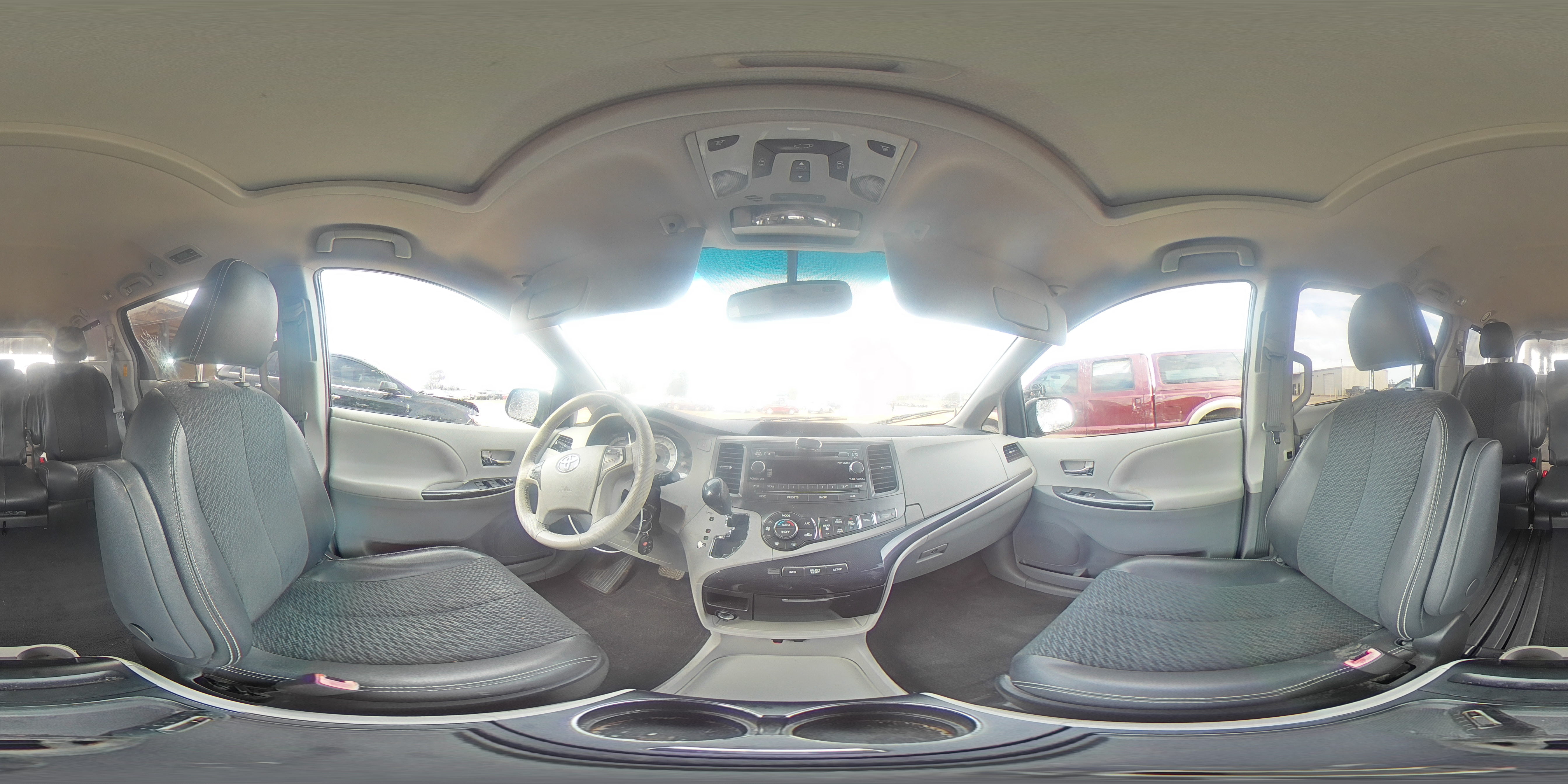 2014 Toyota Sienna - Image 15