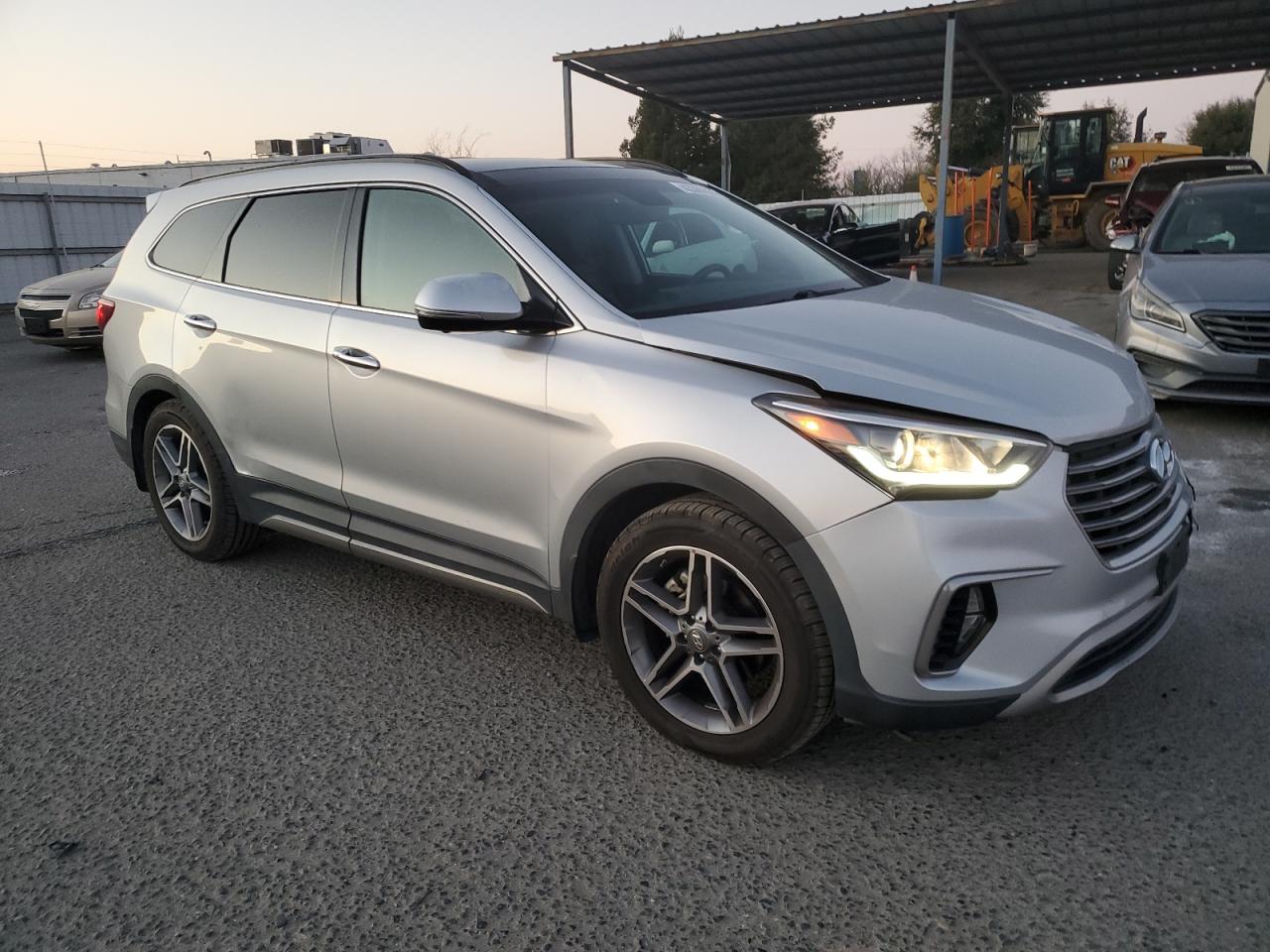 2017 Hyundai Santa Fe - Image 4