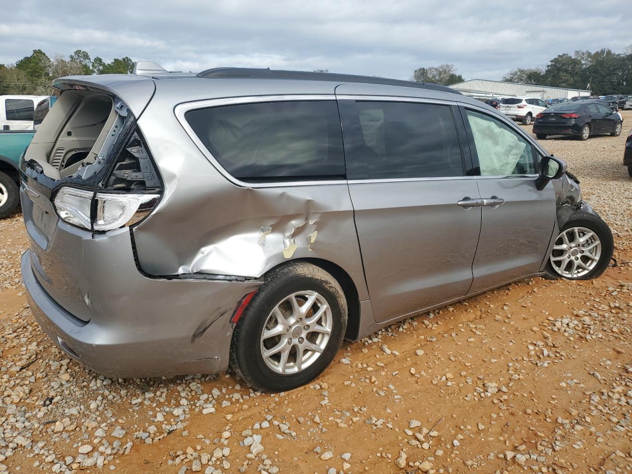 2020 Chrysler Voyager - Image 3