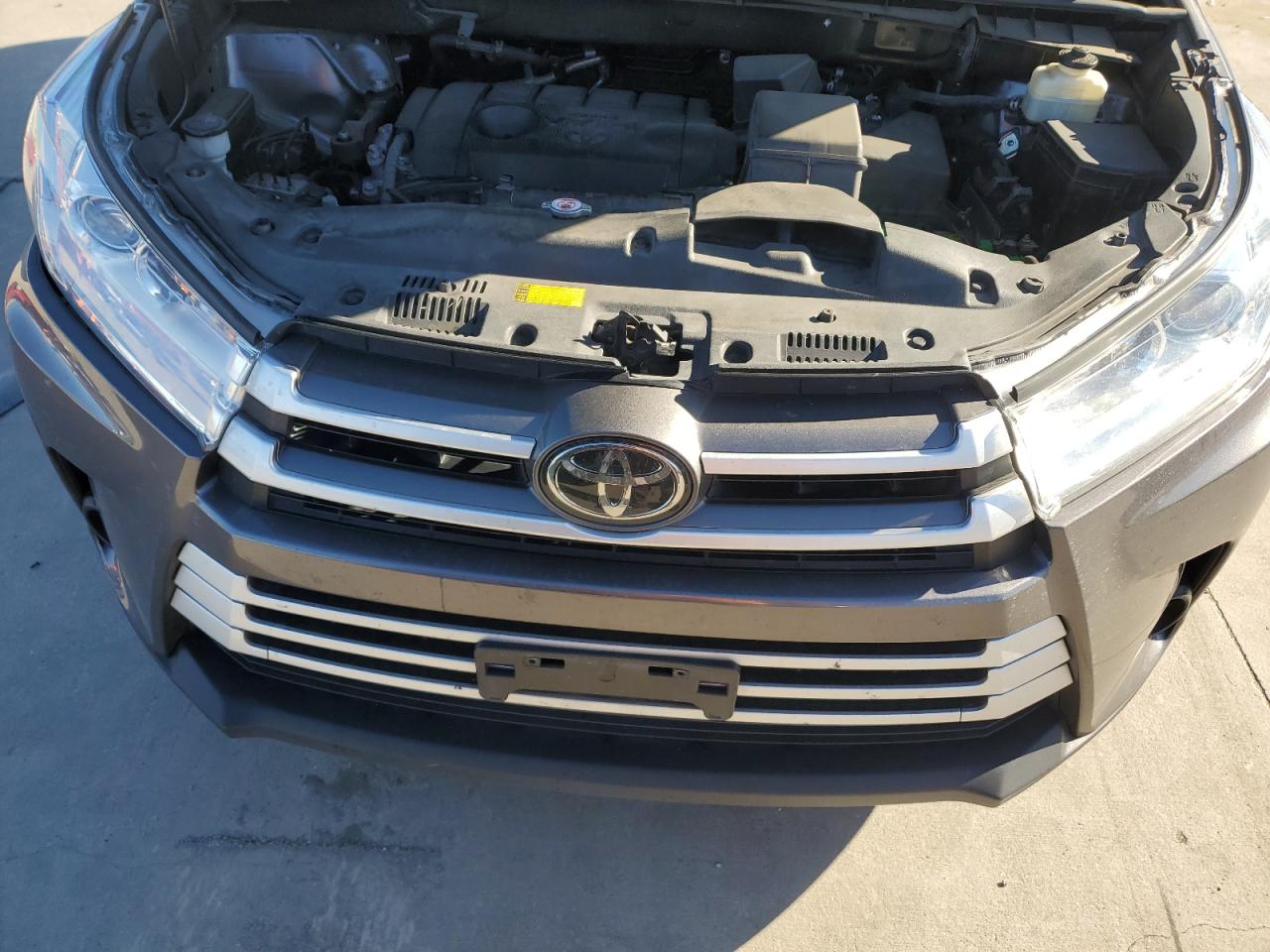 2019 Toyota Highlander - Image 13