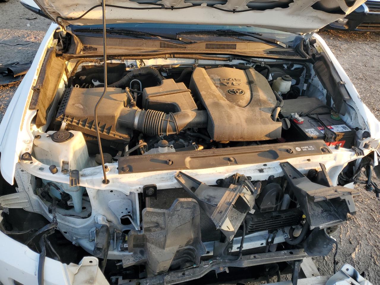 2019 Toyota Tacoma - Image 12