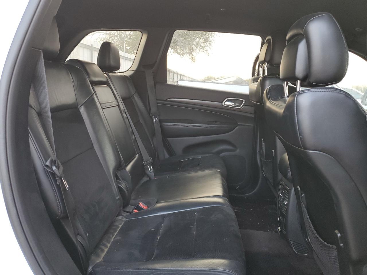 2017 Jeep Grand Cherokee - Image 11