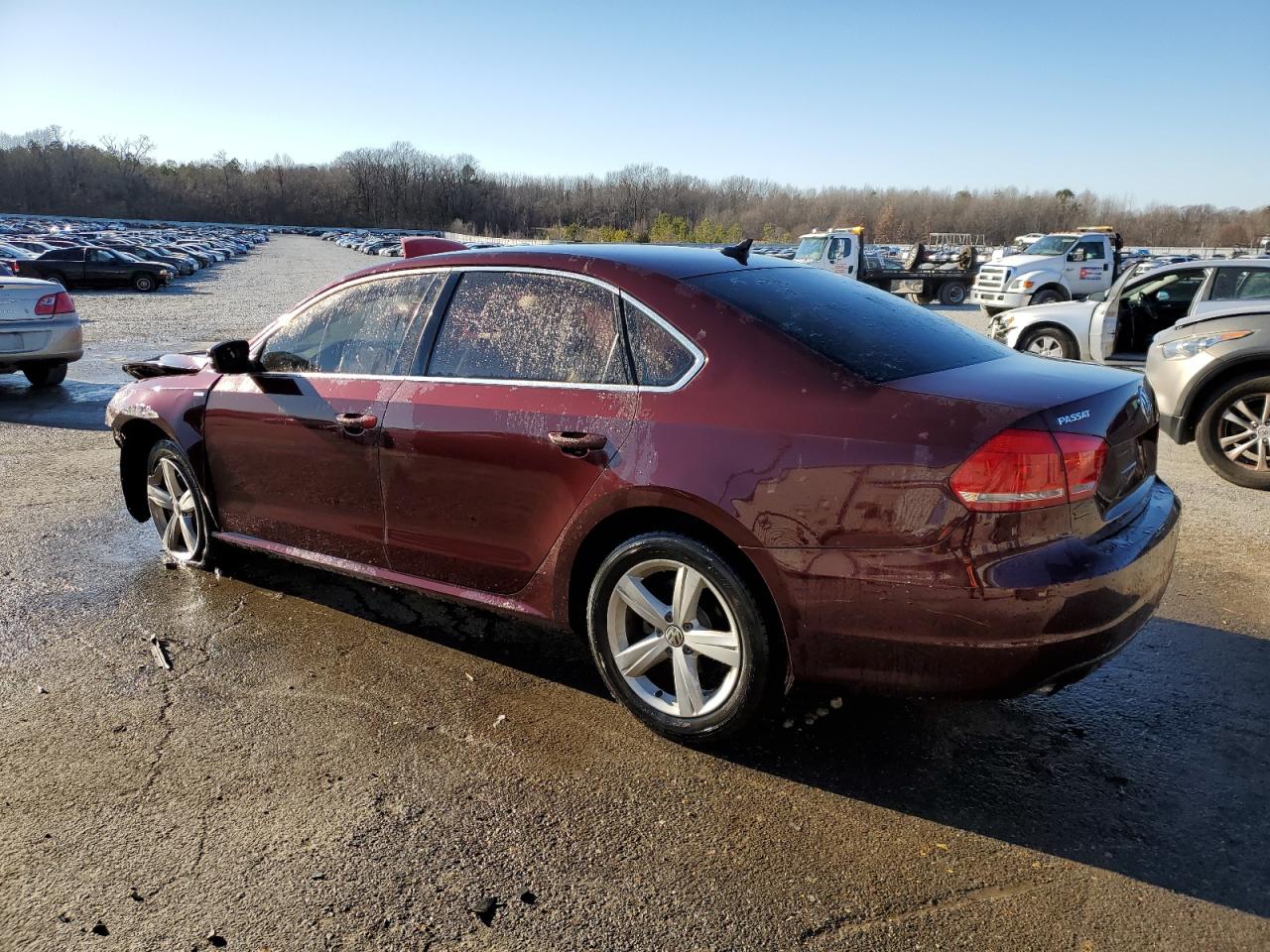 2014 Volkswagen Passat - Image 2