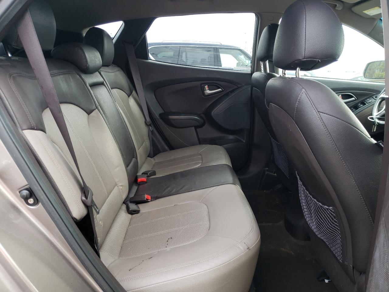 2012 Hyundai Tucson - Image 11