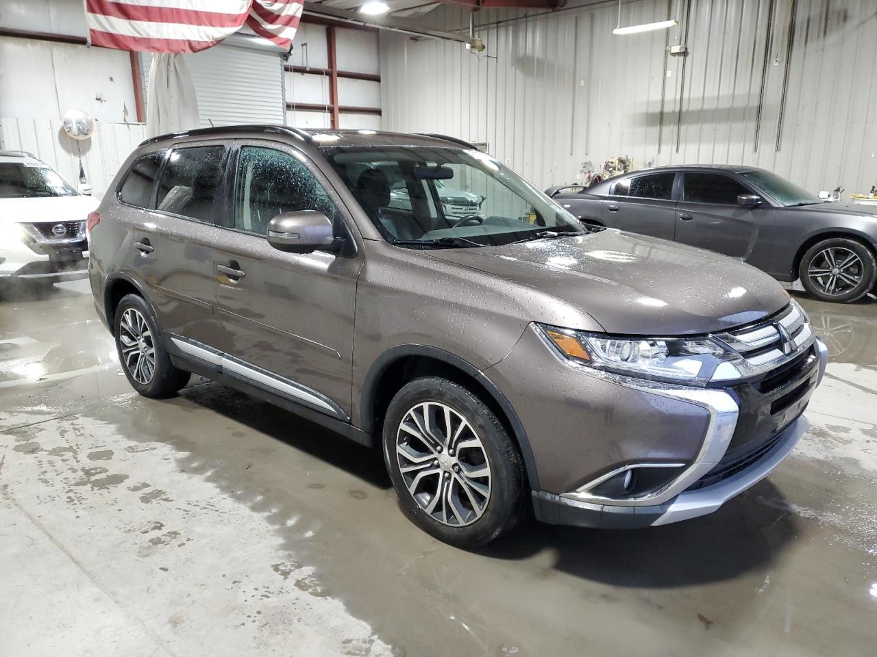 2016 Mitsubishi Outlander - Image 4