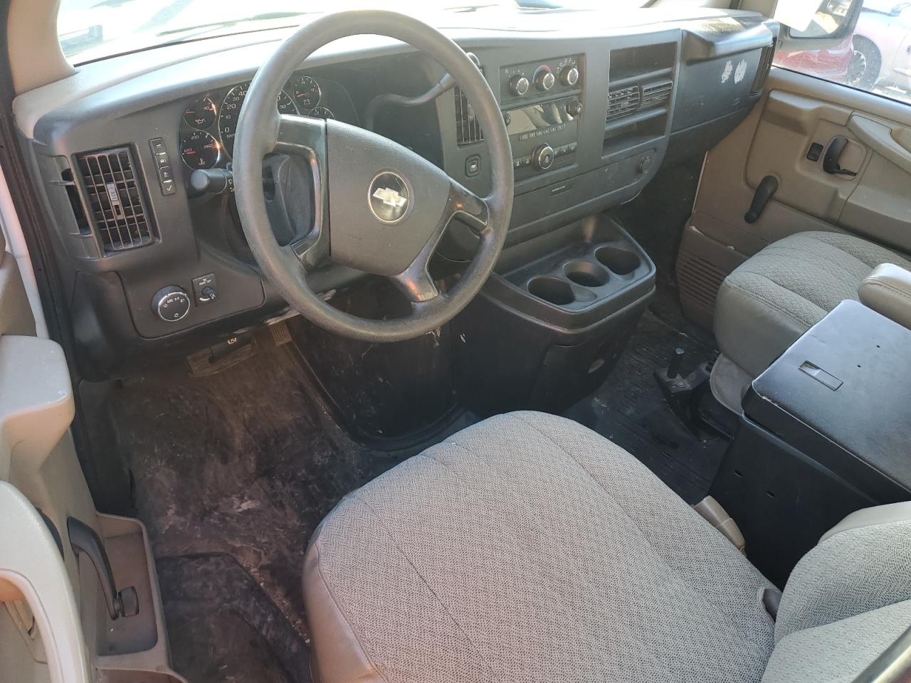 2009 Chevrolet Express - Image 8