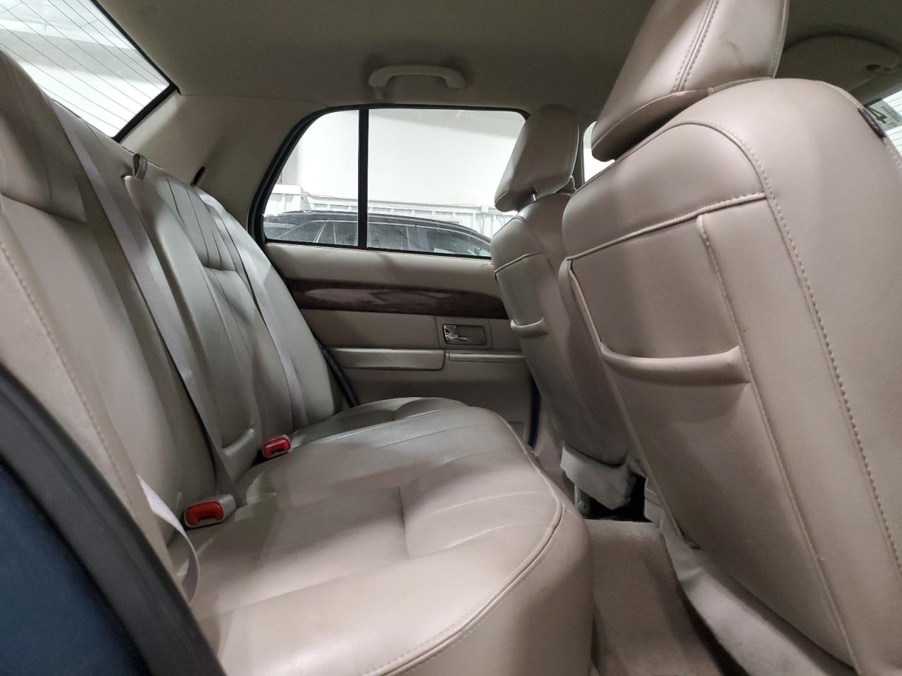 2010 Mercury Grand Marquis - Image 10