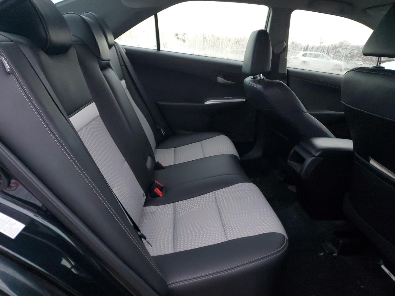 2014 Toyota Camry - Image 10