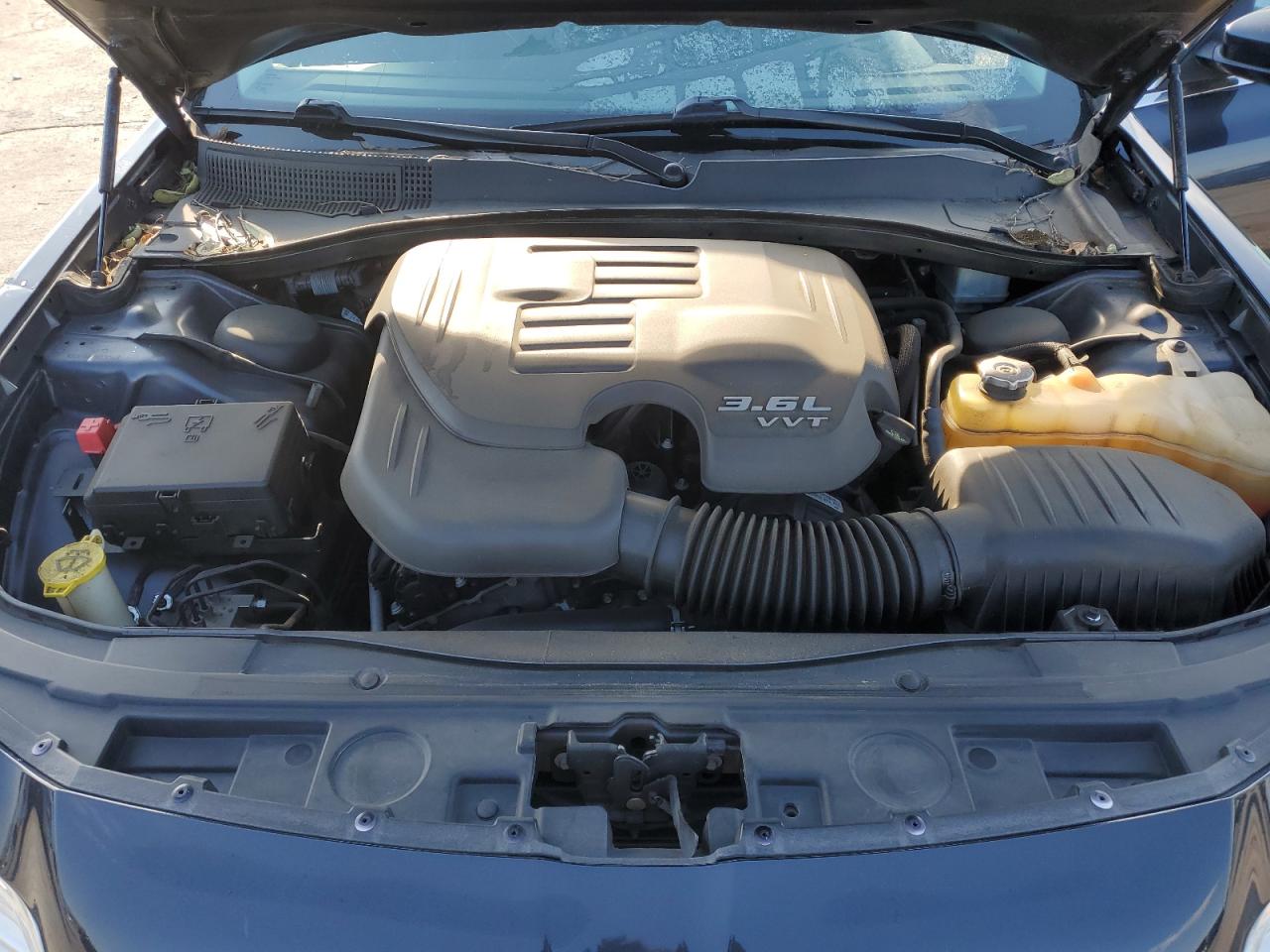 2017 Chrysler 300 - Image 13
