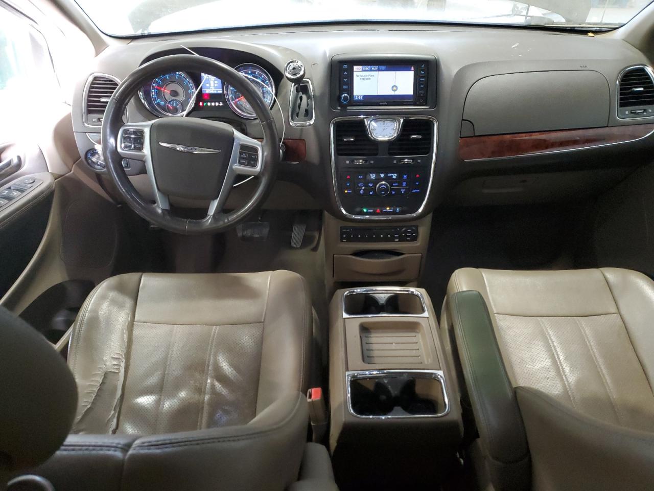 2012 Chrysler Town & Country - Image 8