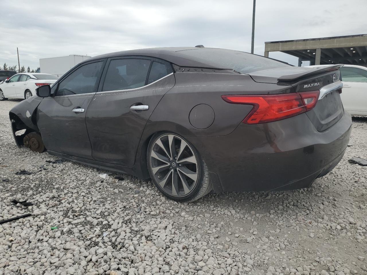 2016 Nissan Maxima - Image 2