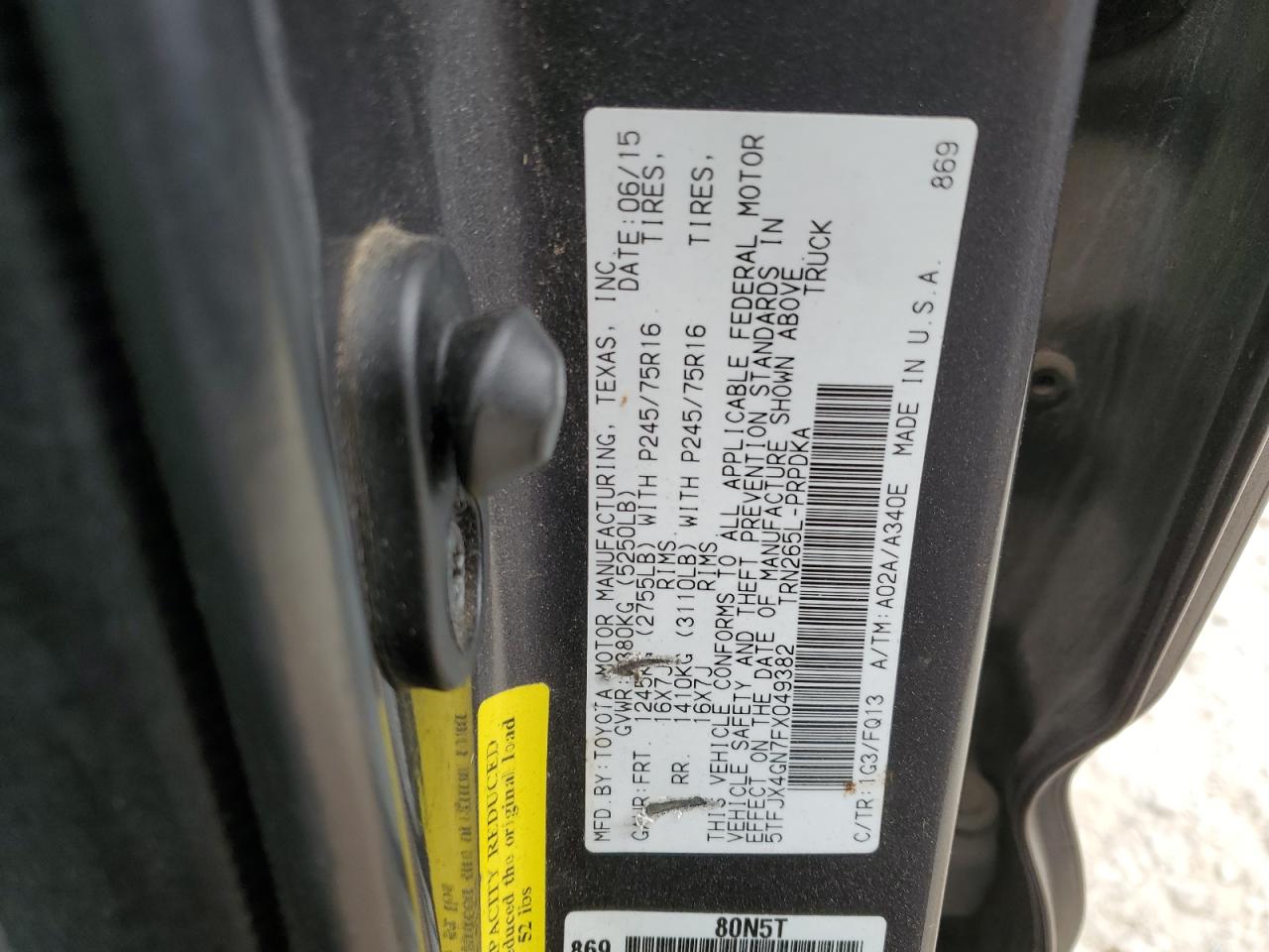 2015 Toyota Tacoma - Image 12