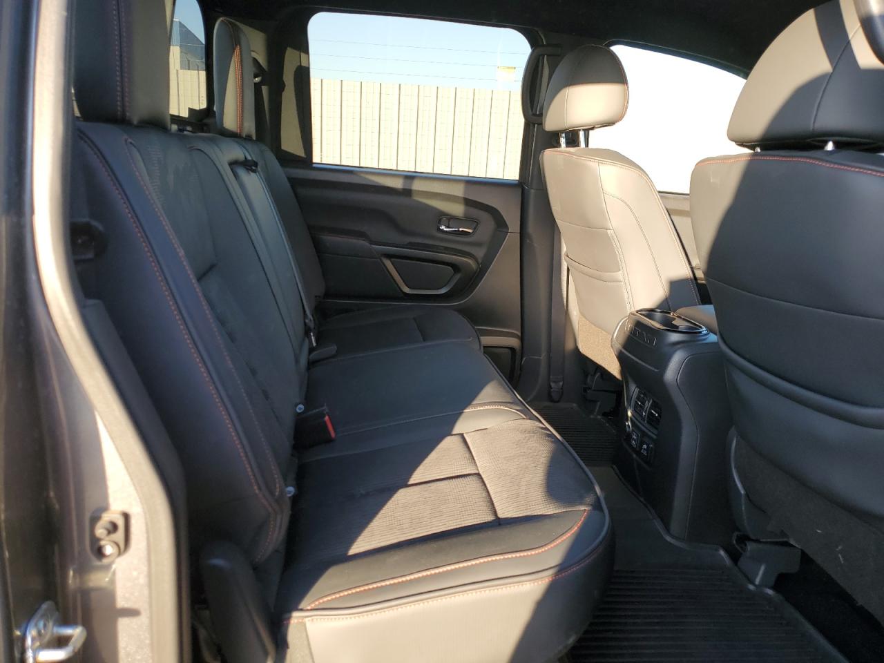 2024 Nissan Titan - Image 10