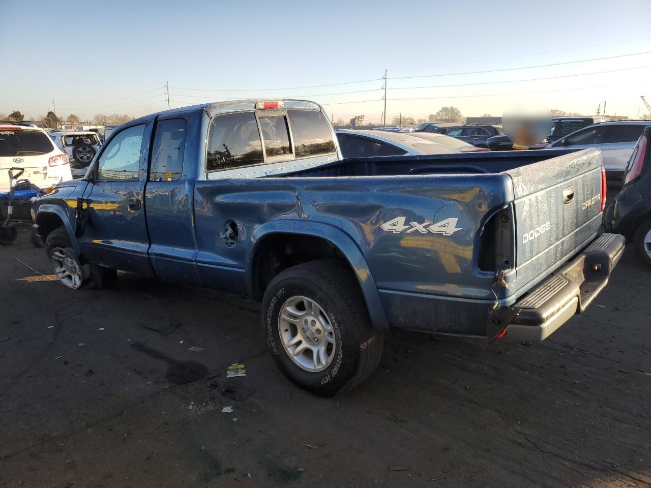 2004 Dodge Dakota - Image 2