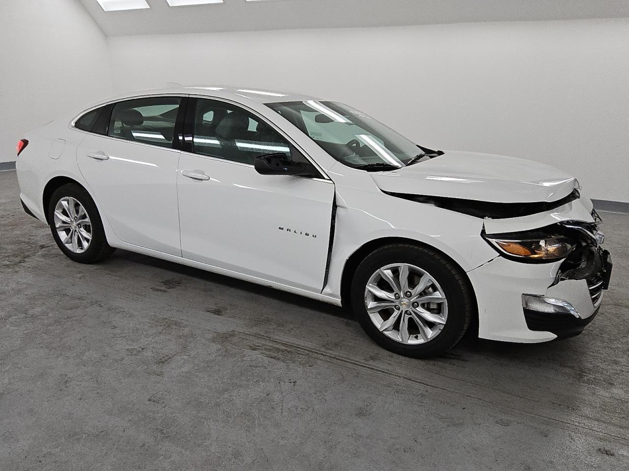 2022 Chevrolet Malibu - Image 4