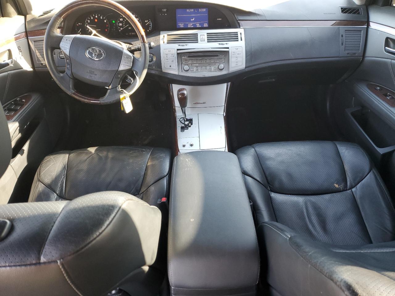 2010 Toyota Avalon - Image 8