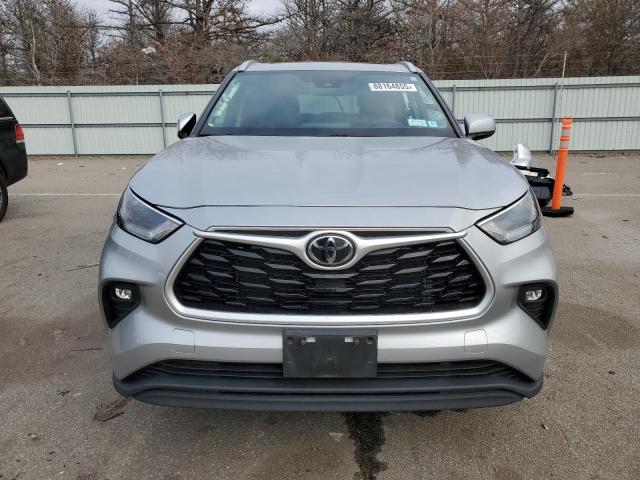 TOYOTA HIGHLANDER 2022 Сріблястий
