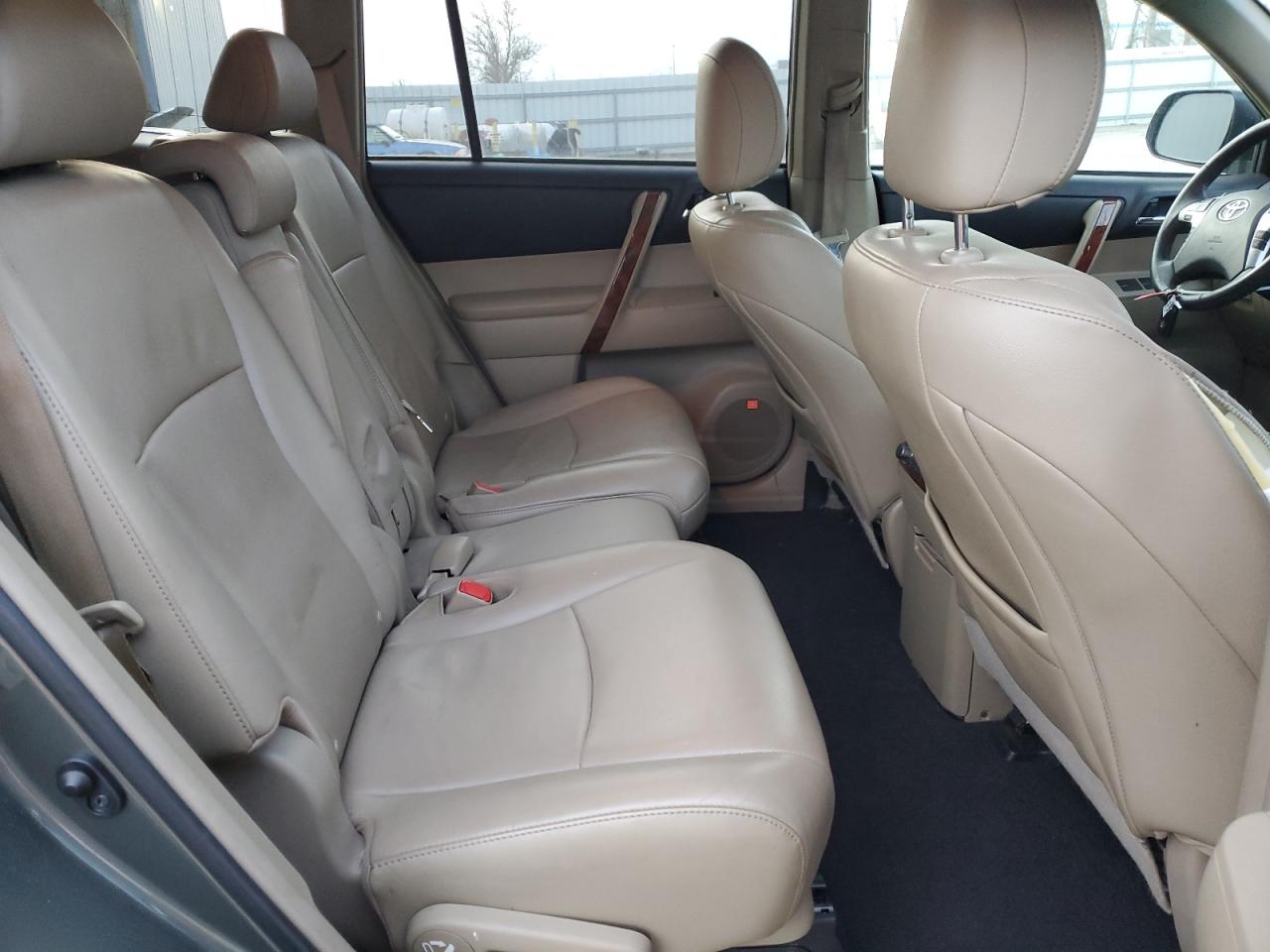 2013 Toyota Highlander - Image 11
