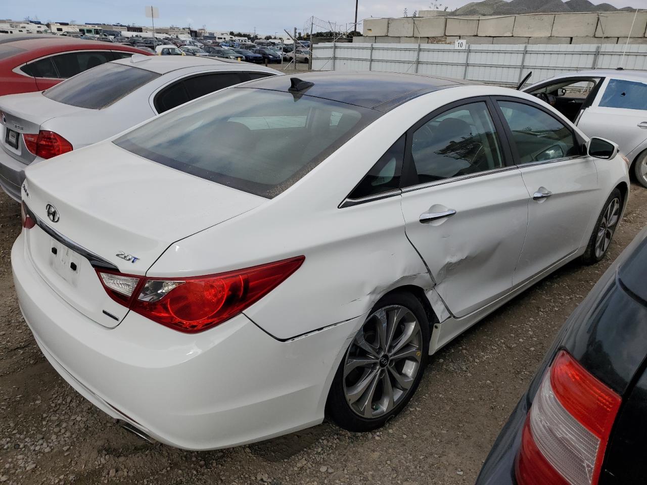 2013 Hyundai Sonata - Image 3