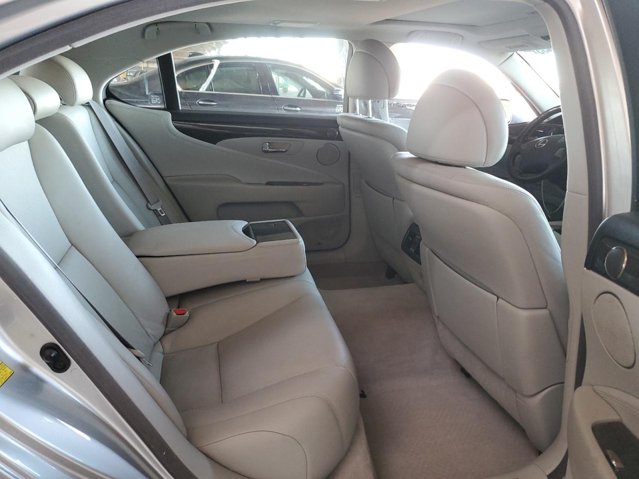 2008 Lexus LS - Image 10