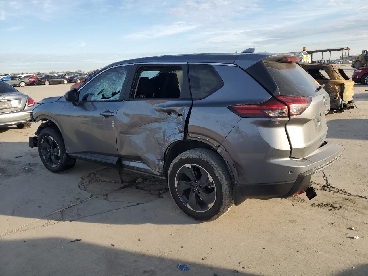 2024 Nissan Rogue - Image 2