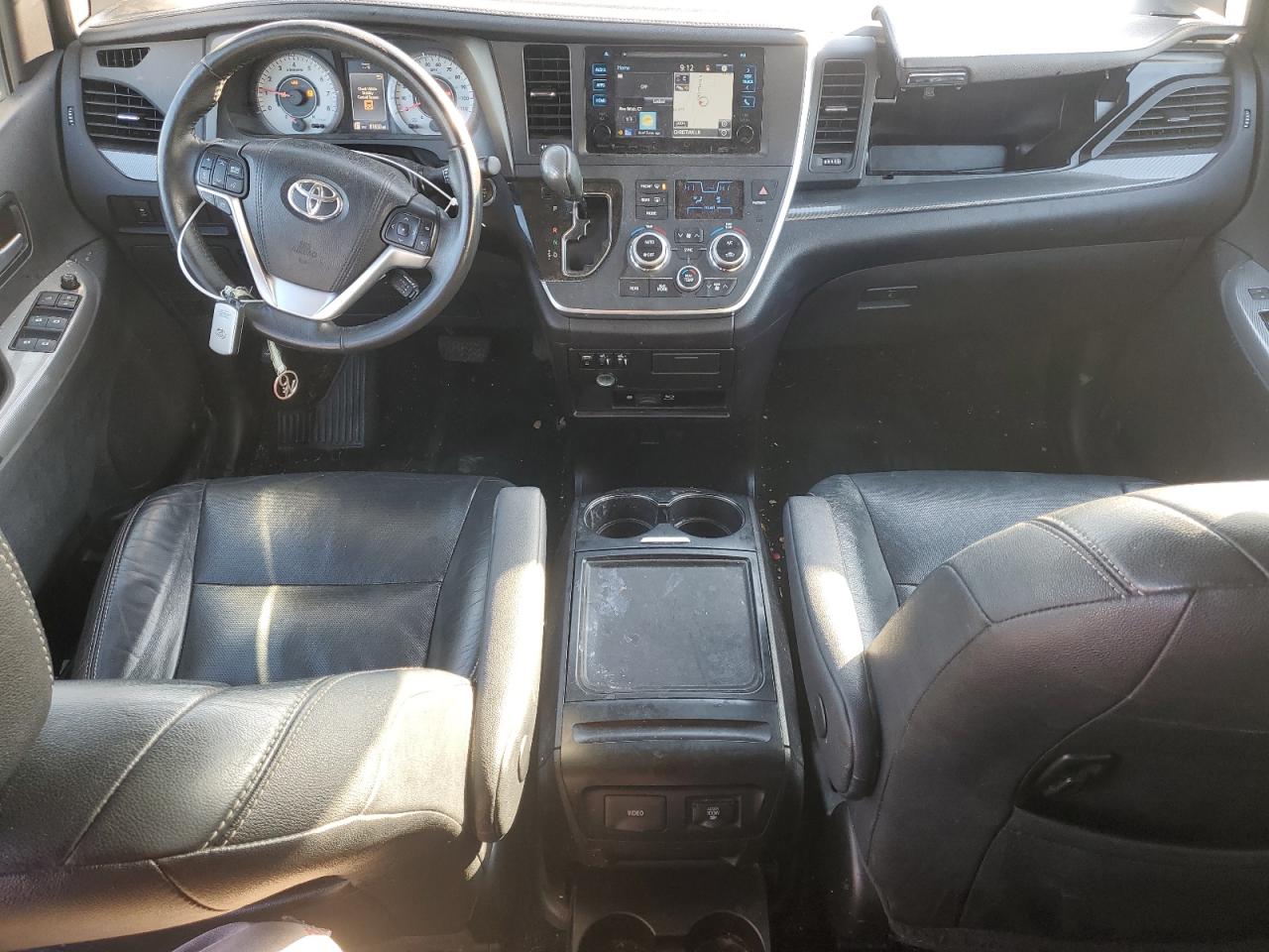 2017 Toyota Sienna - Image 8