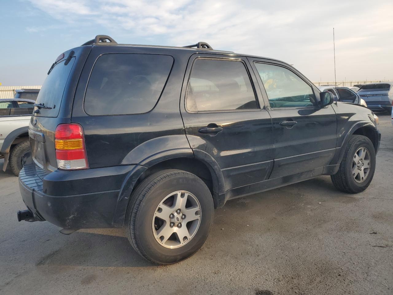 2005 Ford Escape - Image 3