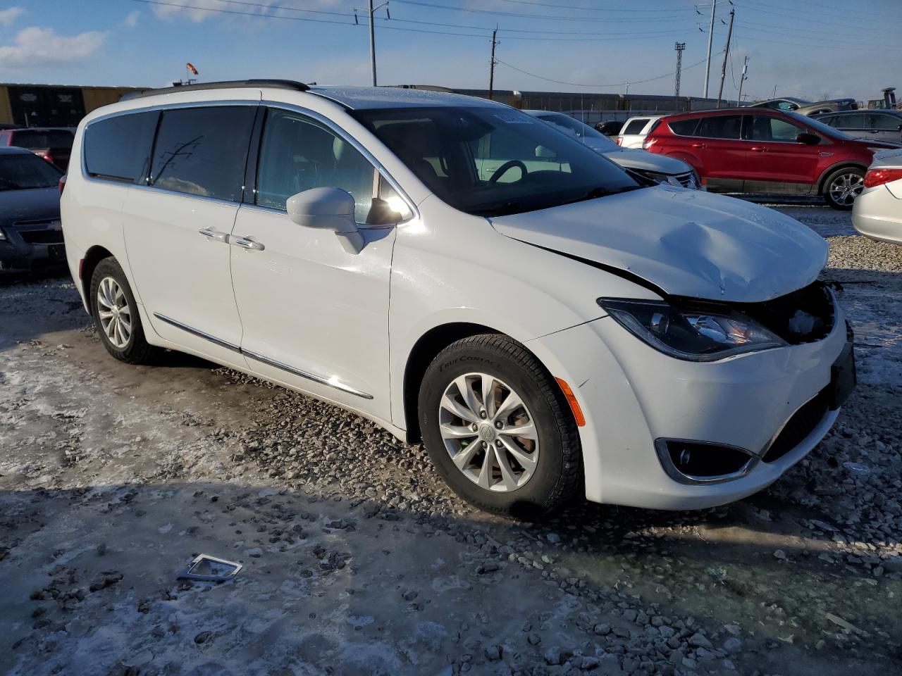 2017 Chrysler Pacifica - Image 4