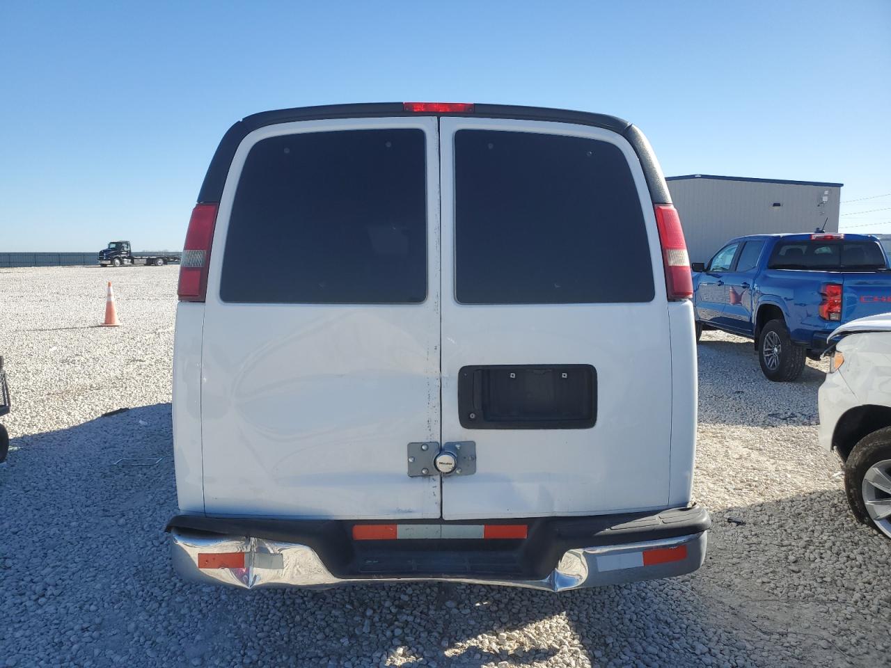 2016 Chevrolet Express - Image 6