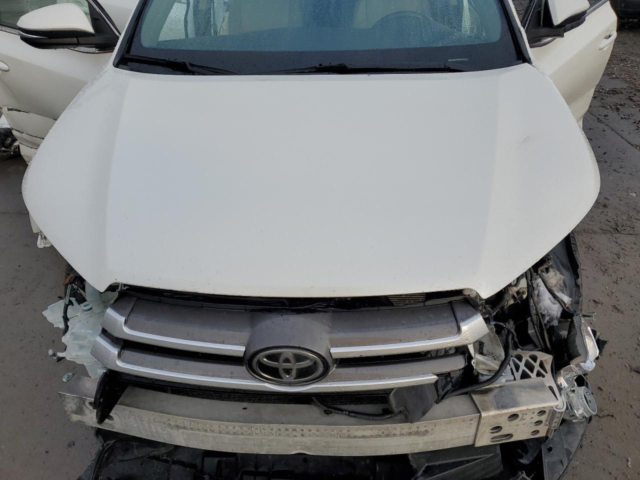 2018 Toyota Highlander - Image 13
