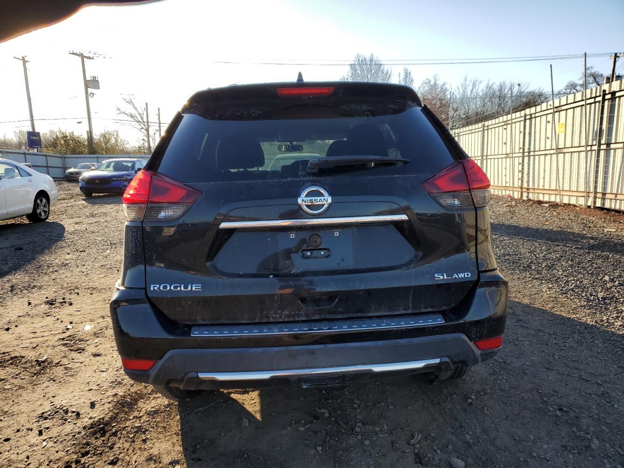 2017 Nissan Rogue - Image 6