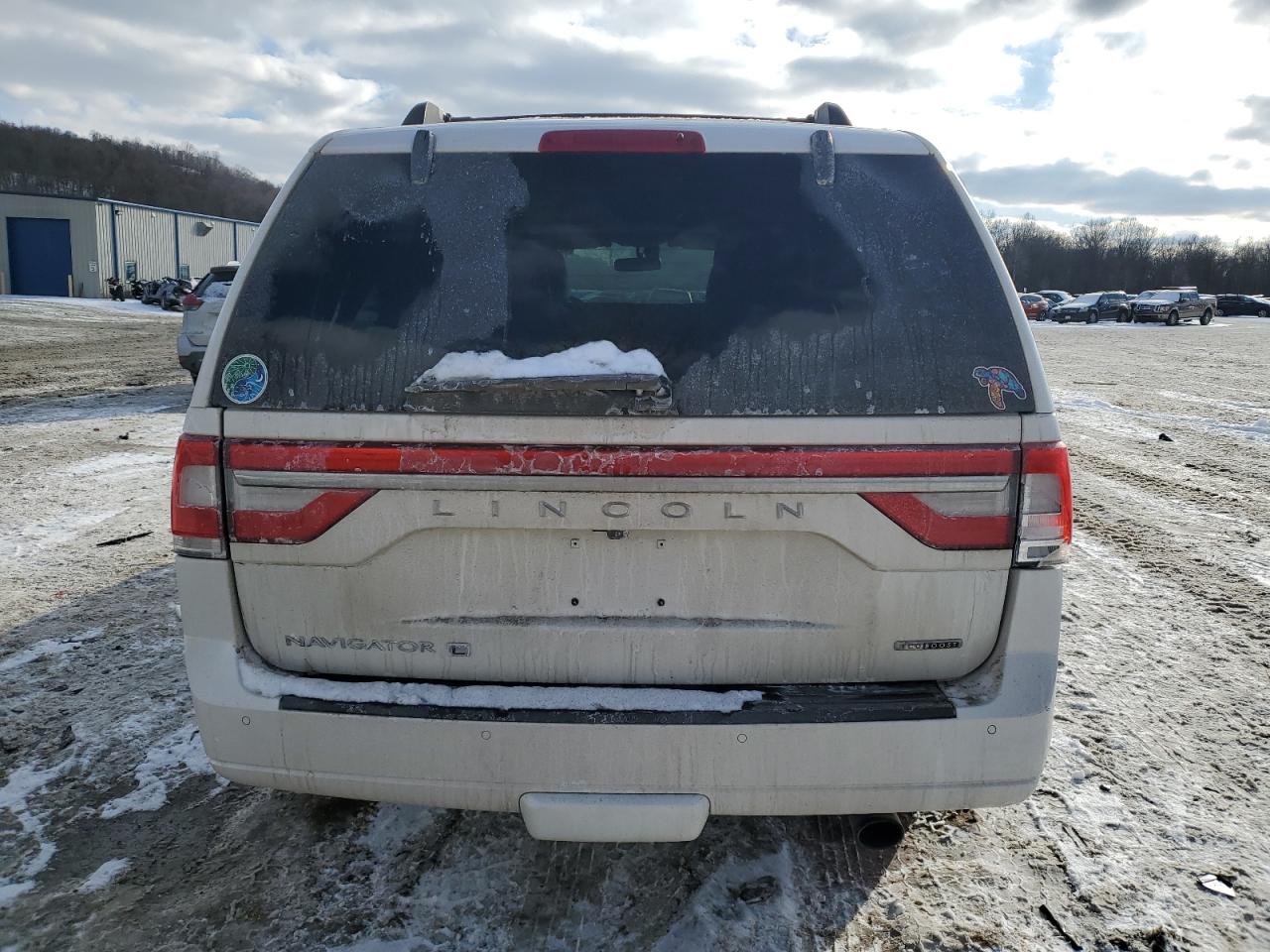 2015 Lincoln Navigator - Image 6