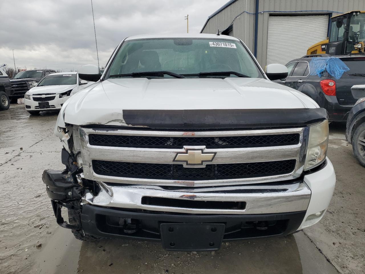 2009 Chevrolet Silverado - Image 5