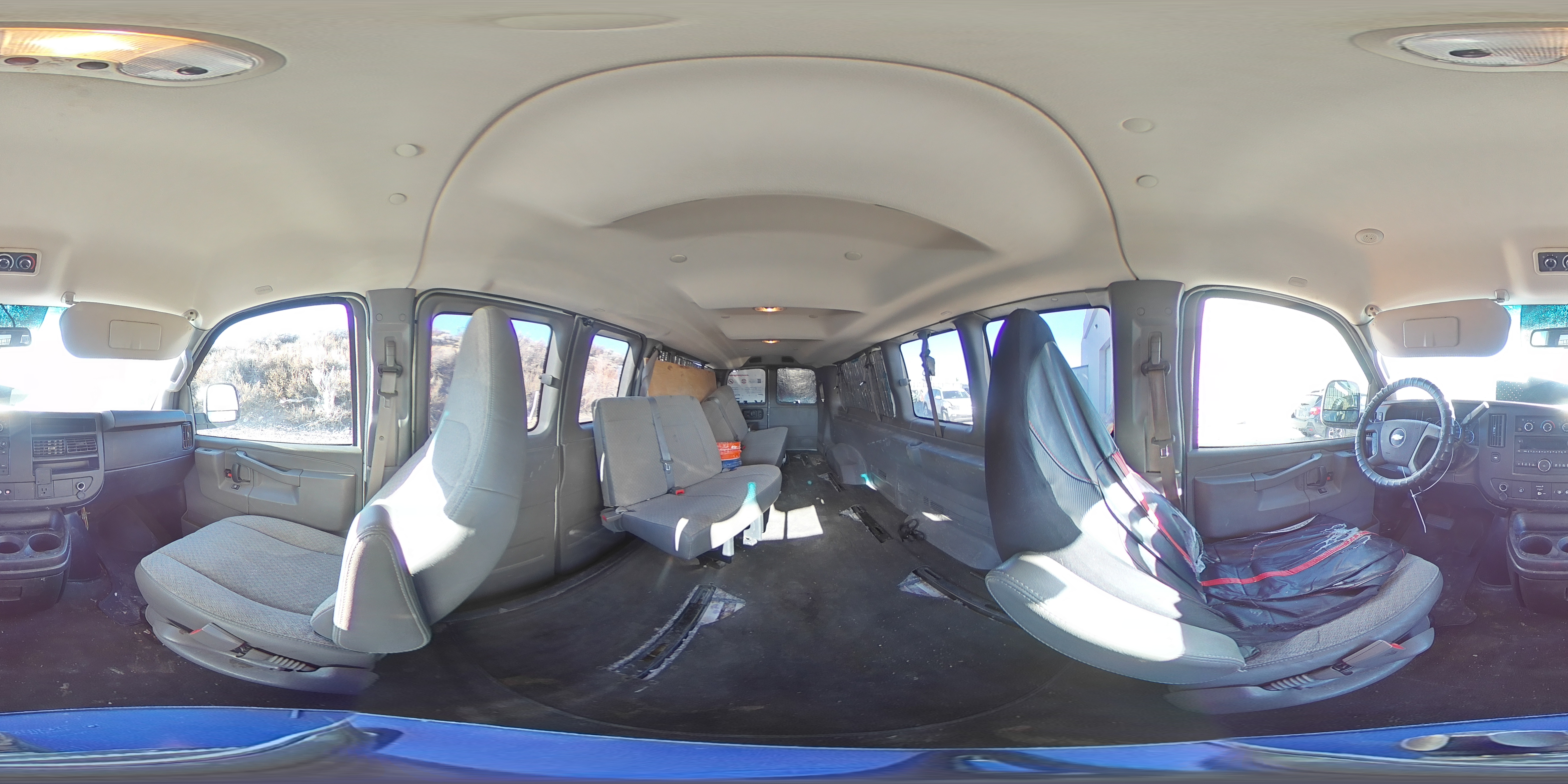 2018 Chevrolet Express - Image 15