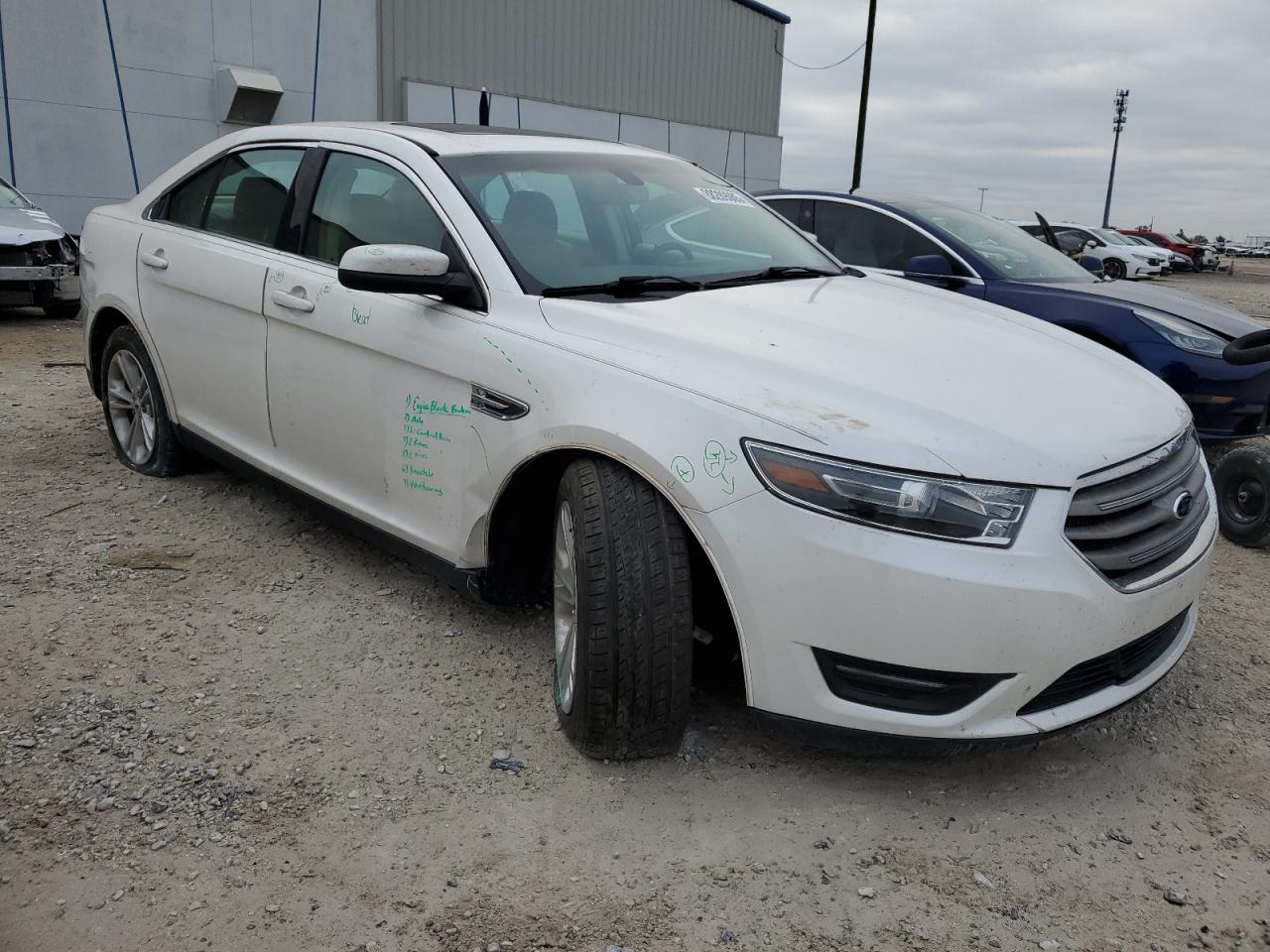 VIN 1FAHP2E8XFG161034 2015 FORD TAURUS no.4