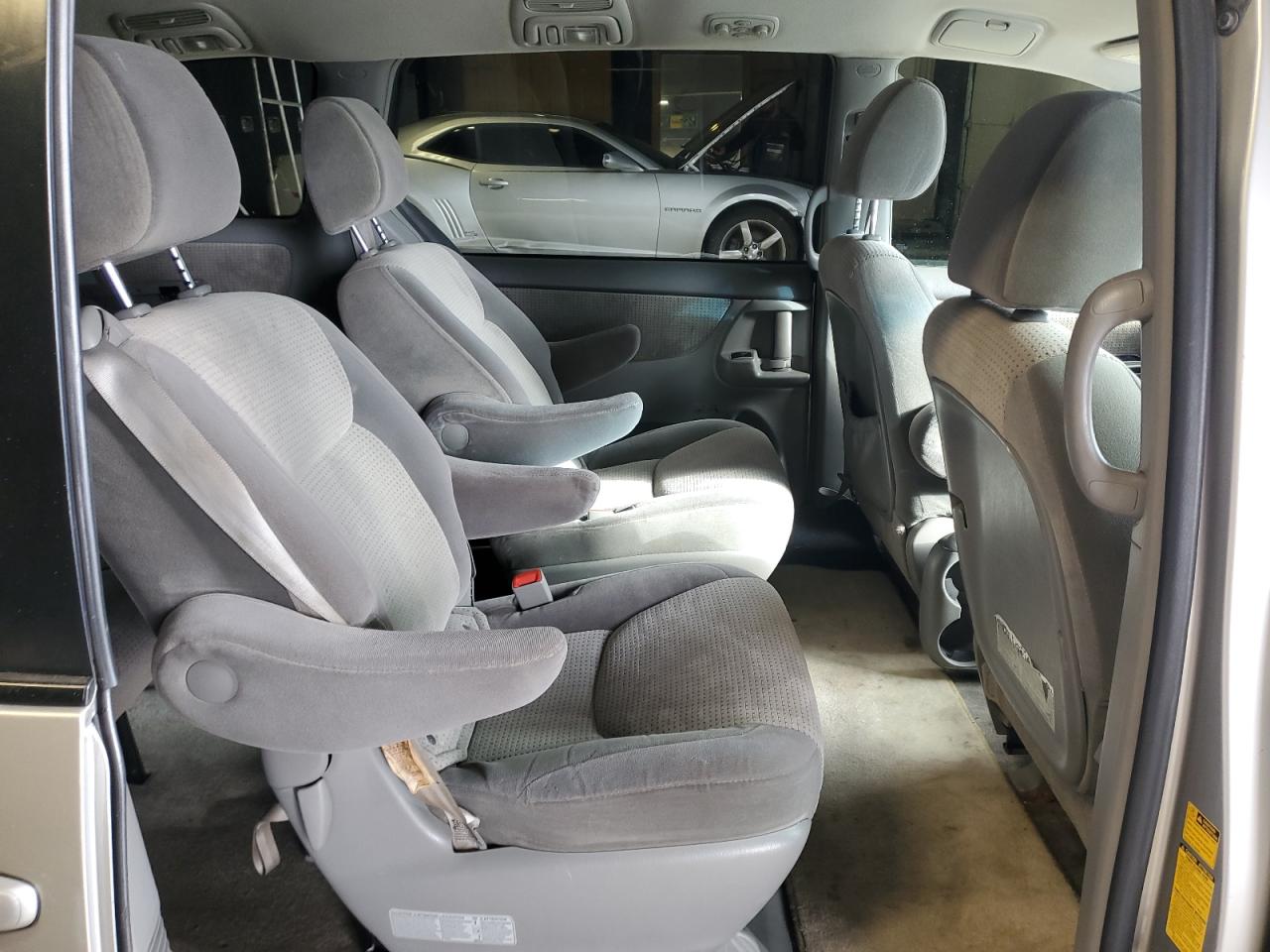 2009 Toyota Sienna - Image 11