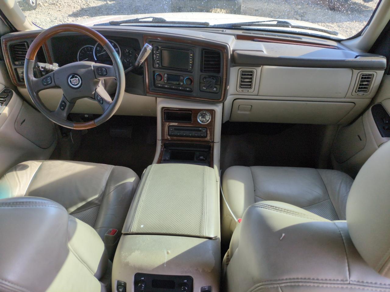2004 Cadillac Escalade - Image 8