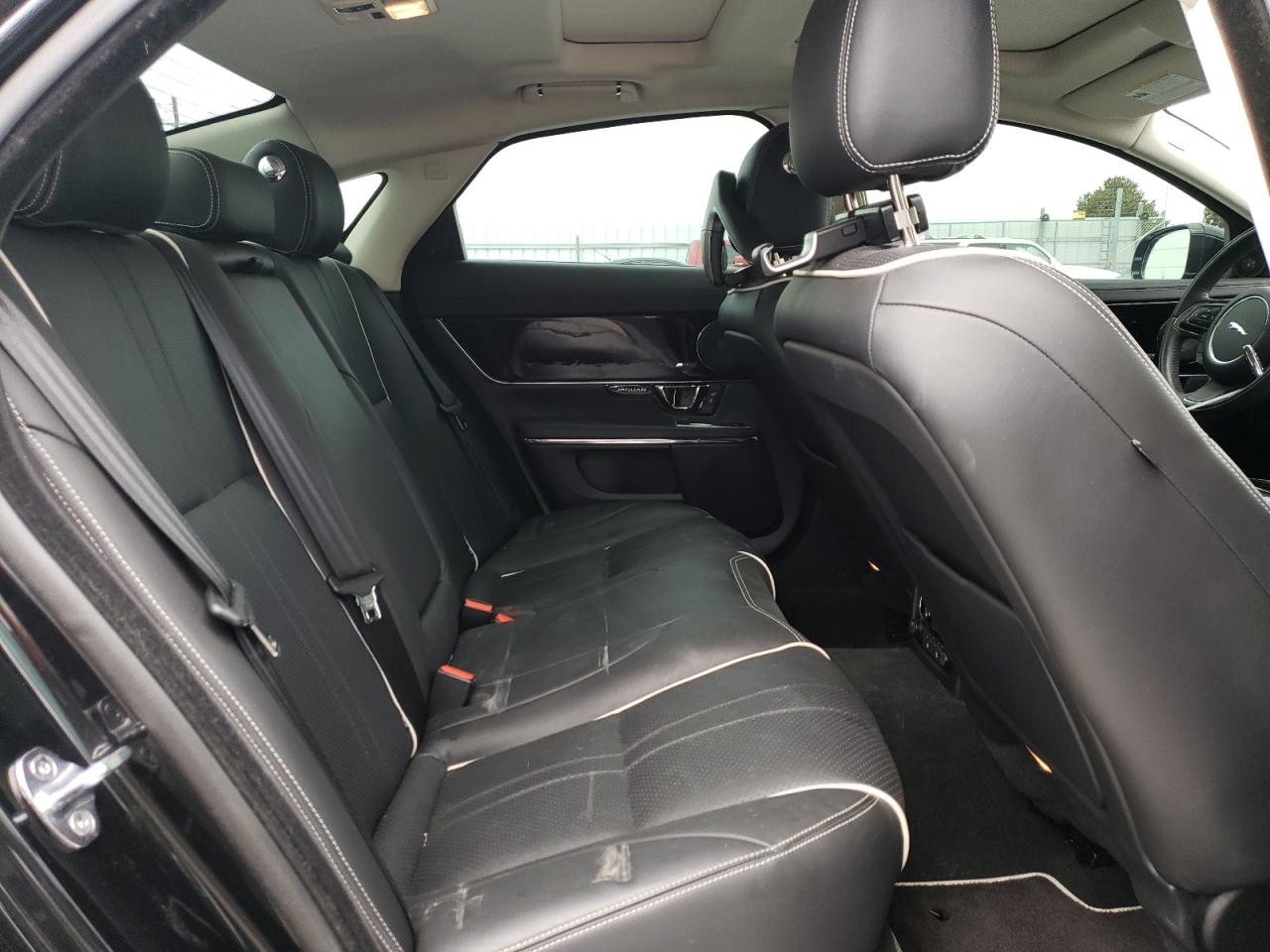 2019 Jaguar XJ - Image 10