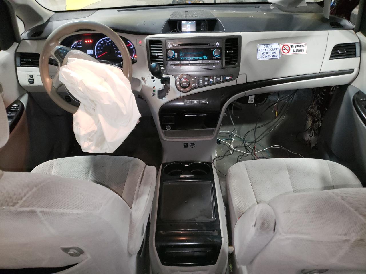 2014 Toyota Sienna - Image 8