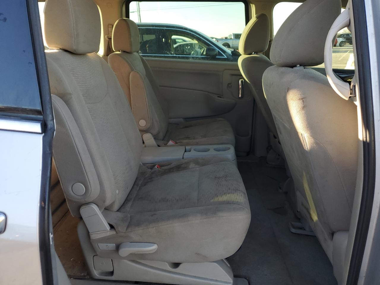 2015 Nissan Quest - Image 11