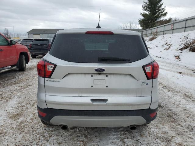  FORD ESCAPE 2019 Srebrny