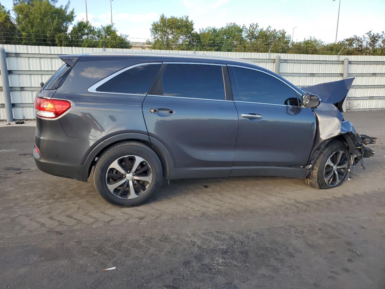 2016 Kia Sorento - Image 3