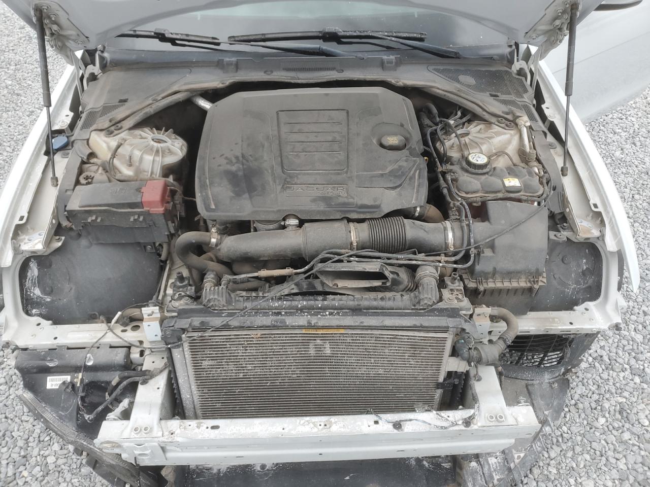2018 Jaguar XE - Image 13
