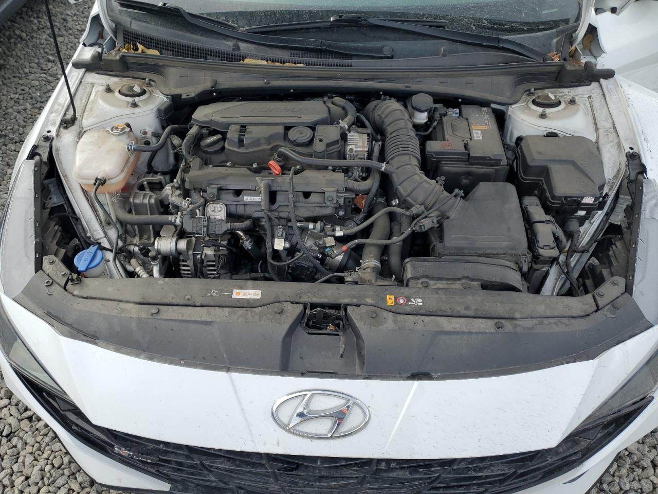 2022 Hyundai Elantra - Image 11