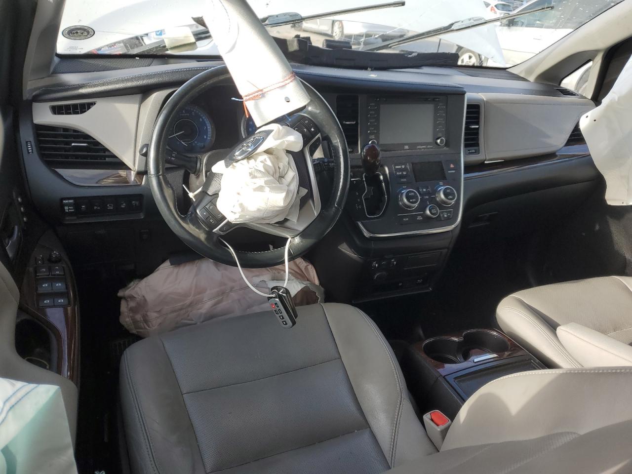 2019 Toyota Sienna - Image 8