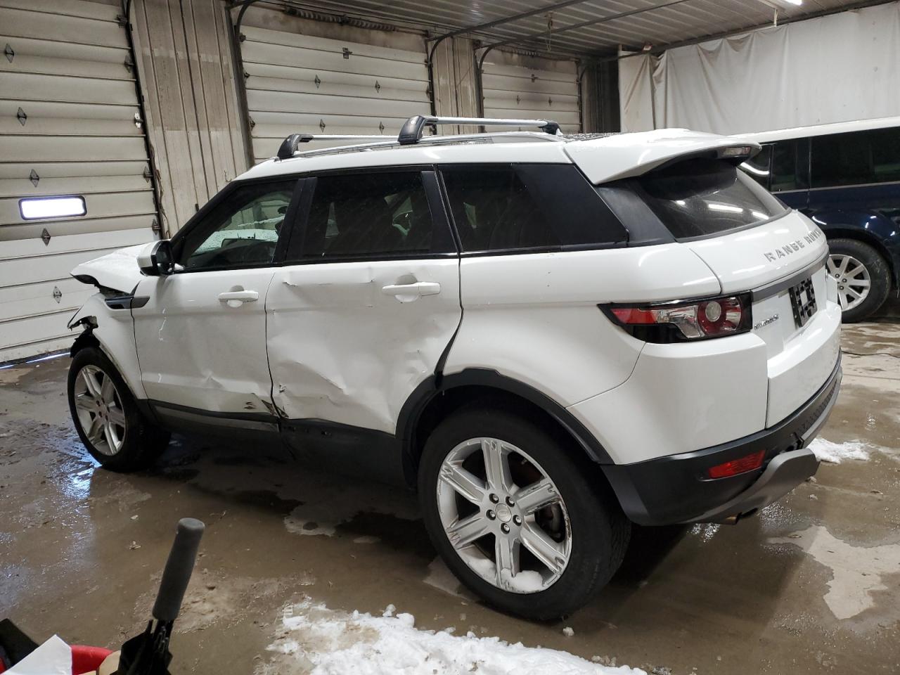 2015 Land Rover Range Rover - Image 2
