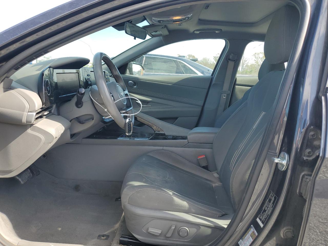 2022 Hyundai Elantra - Image 7