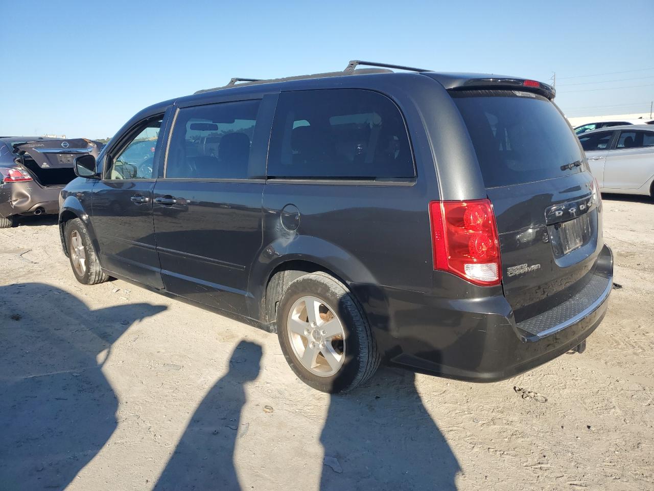 2012 Dodge Caravan - Image 2